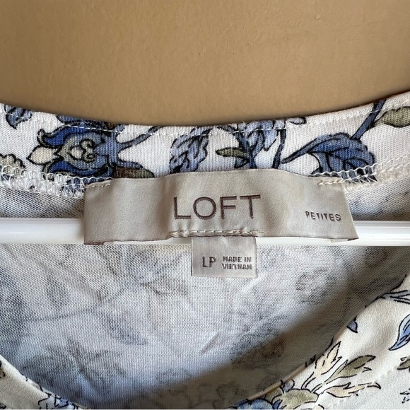 Loft | Petite Mixed Media Blouse - Size LP - Office Spring Floral - Picture 2 of 5